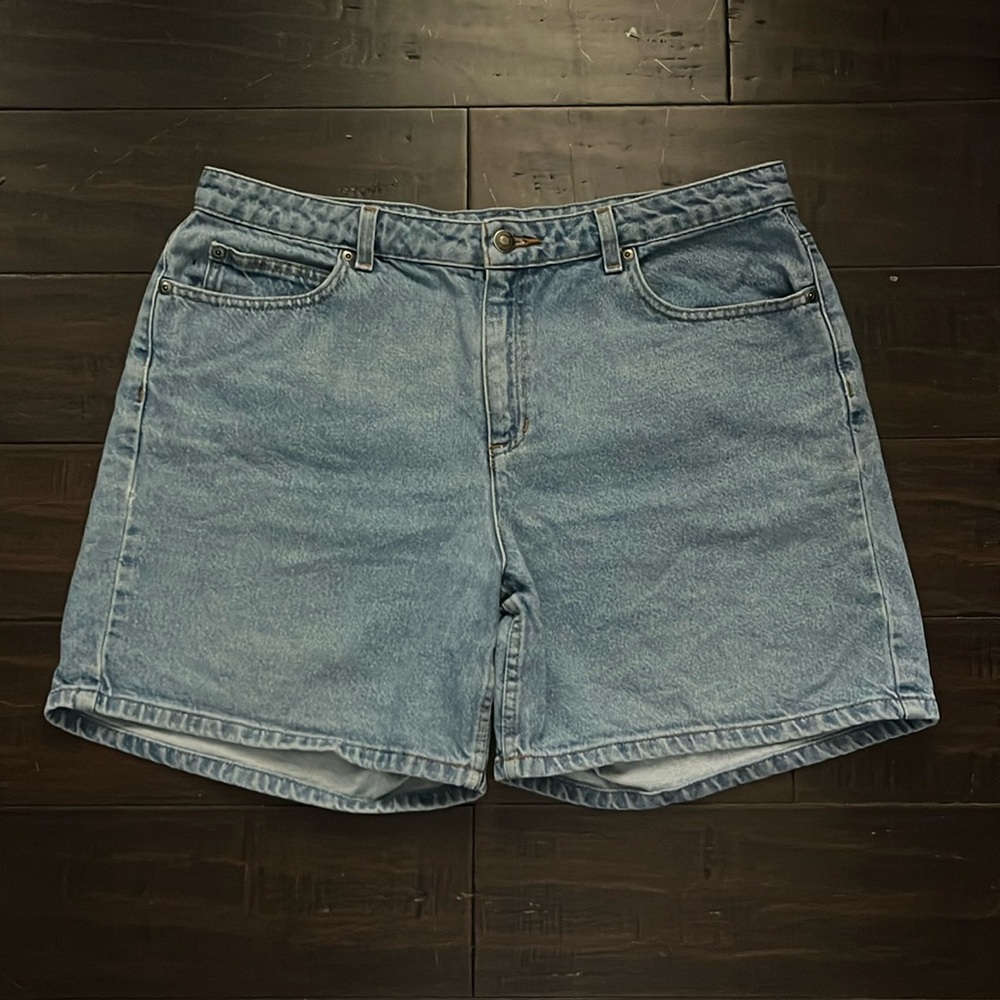 Vintage Liz Claiborne Classic Cotton Mid Rise Light Wash Jean Shorts